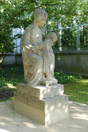 Denkmal der Frau Aja in Ffm.