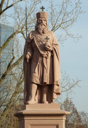 Standbild Karls d. Gr. auf der Alten Brücke in Ffm.